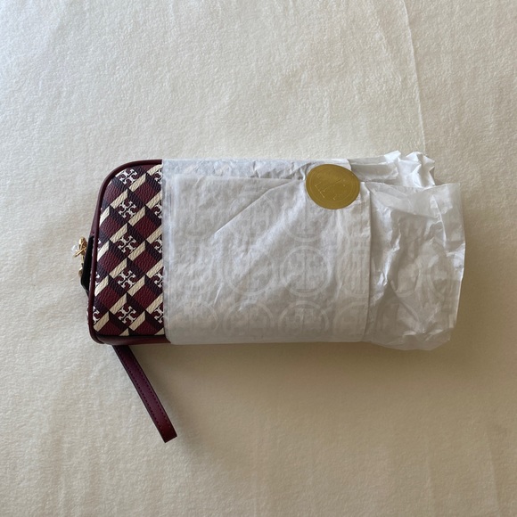Tory Burch red Geo logo wristlet - Picture 3 of 8